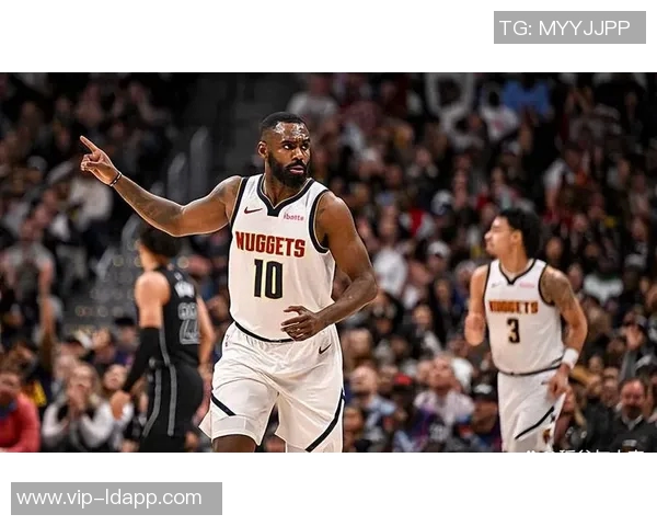 小哈达威半场表现出色6投5中三分命中率高达75正负值高达20分